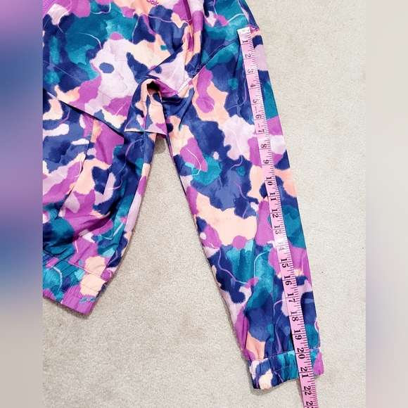 Reebok Women’s Hooded Windbreaker Jacket Abstract Print Size Large Zip Front - Picture 11 of 14